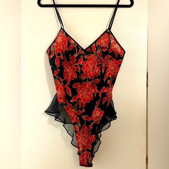 Victoria’s Secret lingerie - Picture 1 of 3